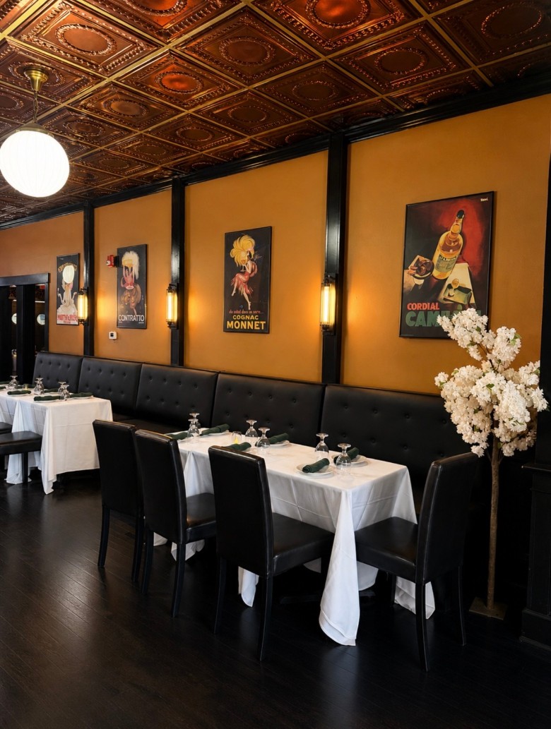 restaurant tables with seating along the wall and on chairs
