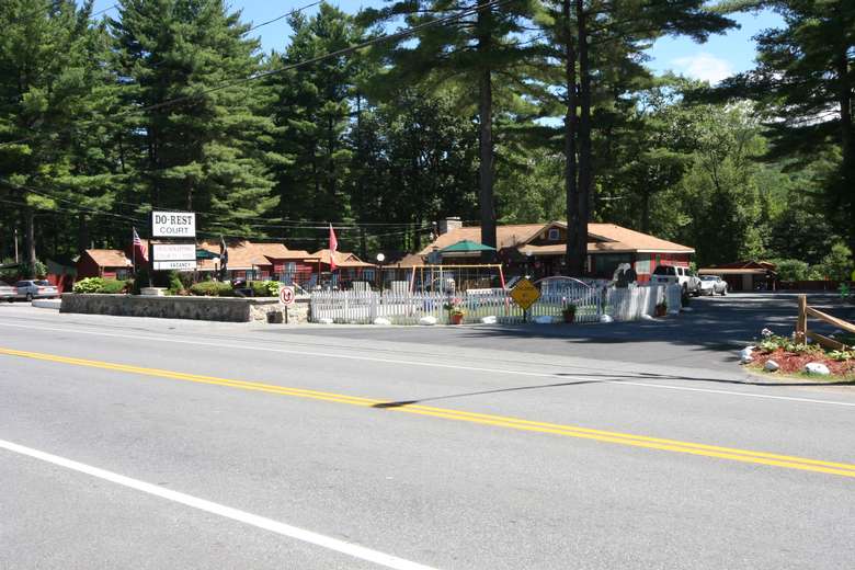 view of Do Rest Court from across the street