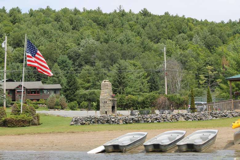 Twin Pines on Trout Lake Lake Cabins & Cottages in Diamond