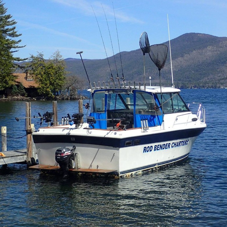 25 foot Bahia Cruiser on lake