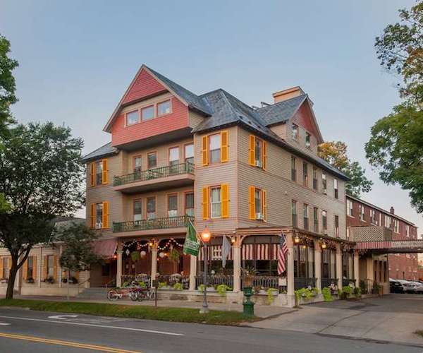 exterior photo of the Inn at Saratoga