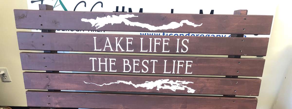 bench that says Lake Life is the Best Life