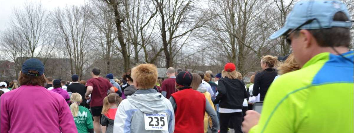crowd of walkers during a race