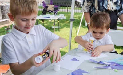 kids working on art