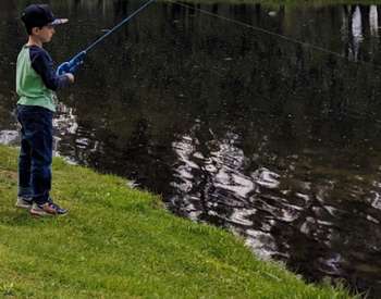 kid with fishing pole