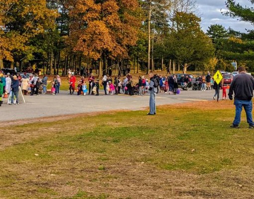trunk-or-treat crowd
