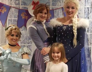 little girl poses with princesses