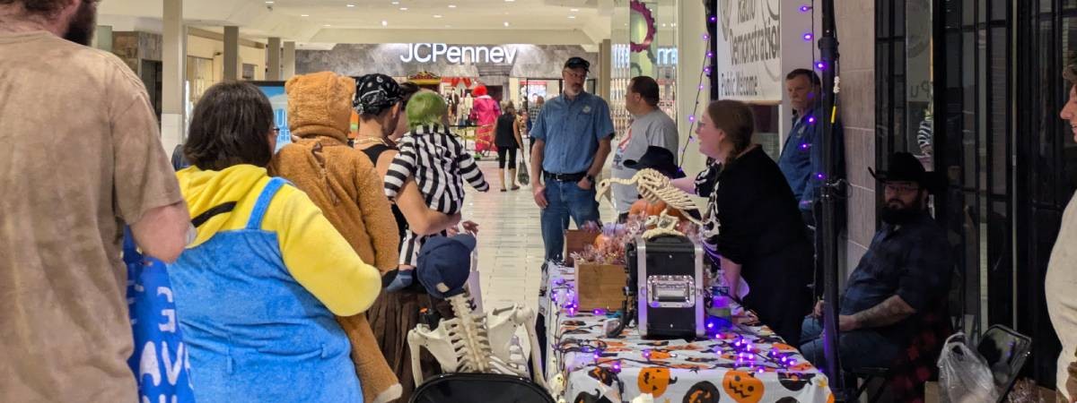 halloween trick or treating at aviation mall
