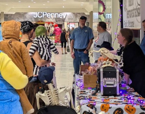 halloween trick or treating at aviation mall