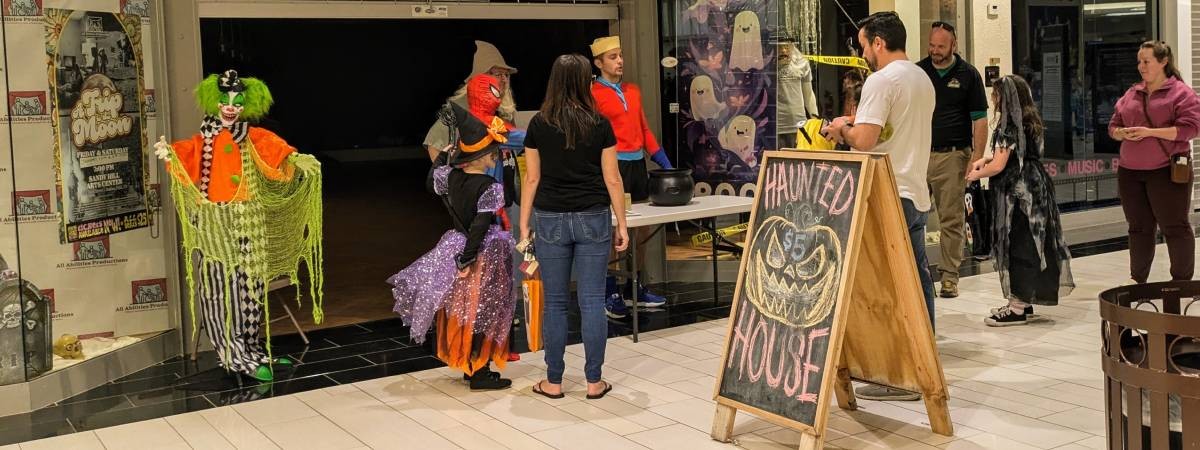 halloween trick or treating at aviation mall