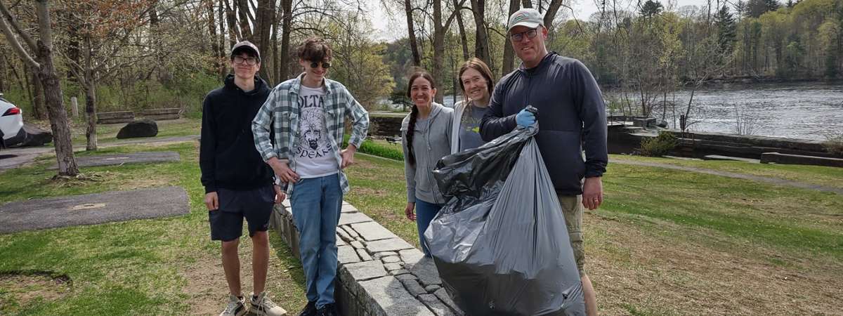 people at earth day cleanup