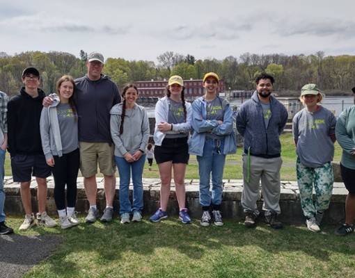people at earth day cleanup