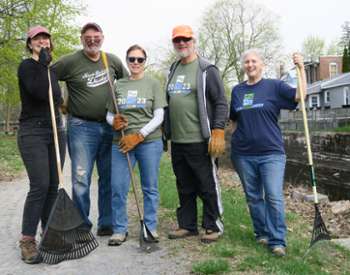 people at earth day cleanup