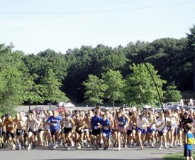 people preparing to run in a race