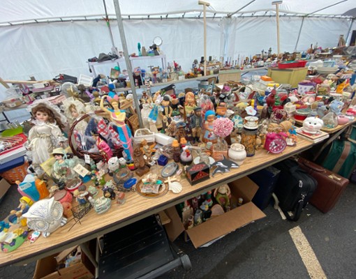 knicknacks and tchotchkes on a table
