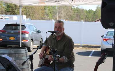 Acoustic Brunch with Chuck Kelsey