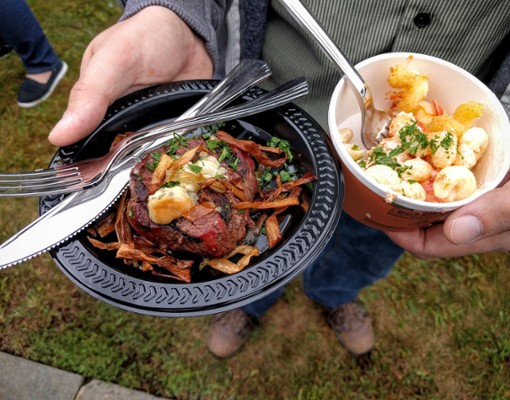 samples of filet mignon and lobster mac and cheese