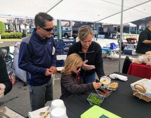 people at vendor table