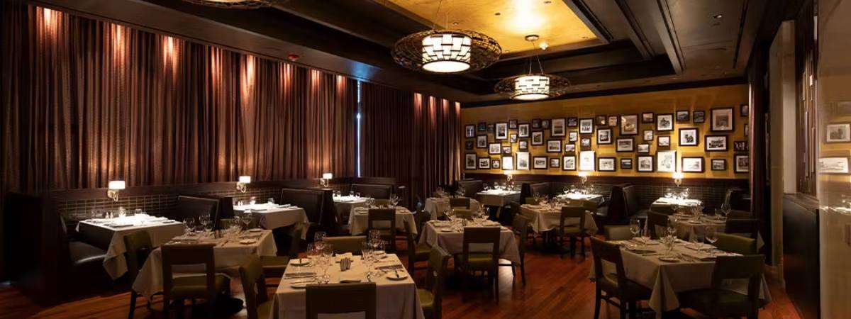 interior of duke's chophouse at rivers casino resort