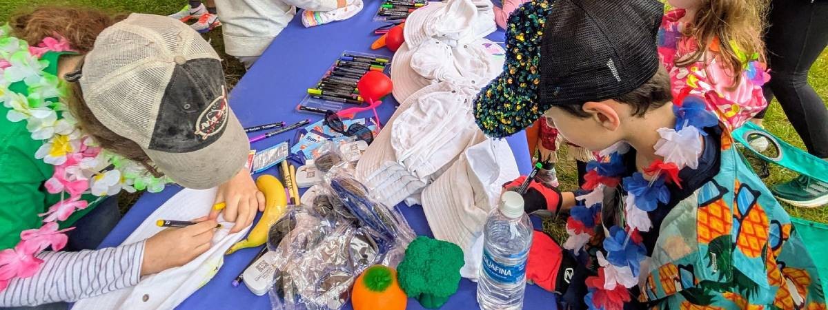 kids doing crafts