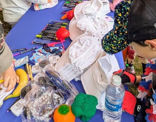 kids doing crafts