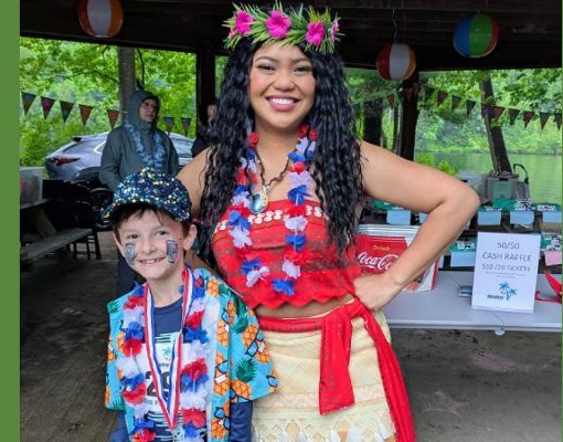kid poses with moana
