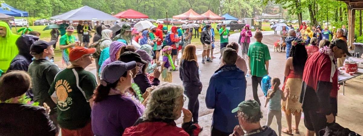 crowd at aloha 5k