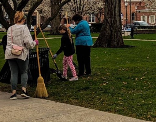 people at earth day cleanup