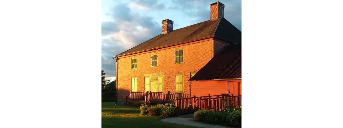 Knickerbocker Mansion, Schaghticoke, NY - Photo snapped by Walter Ardziewicz.