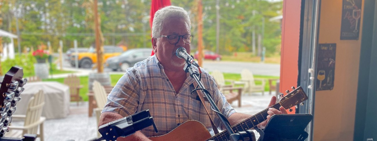 Live Music Series: Featuring Dave Moore