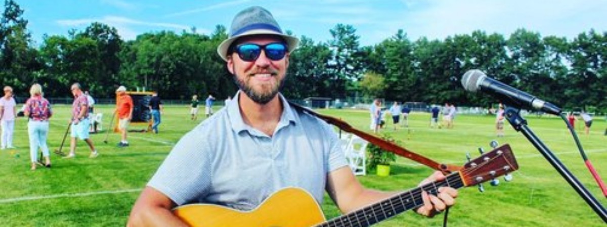 thom powers with guitar