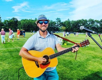 thom powers with guitar