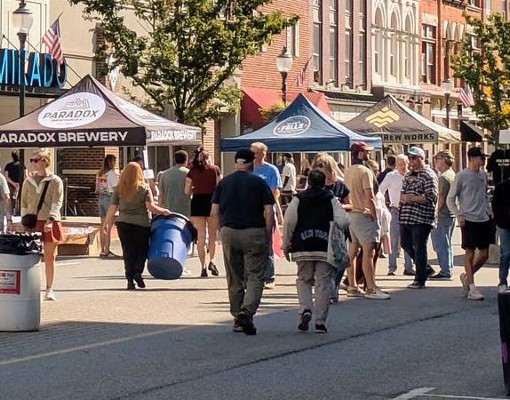 oktoberfest crowd