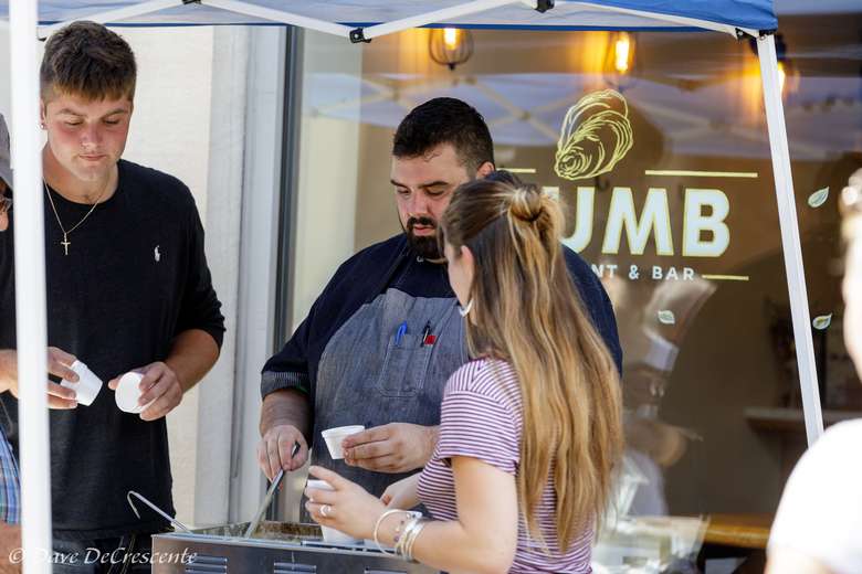 people getting chowder samples