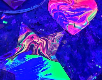 fluid art blacklight