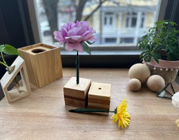photo of flower pen and wood stand prototype