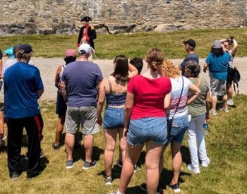 fort ticonderoga soldiers giving presentation