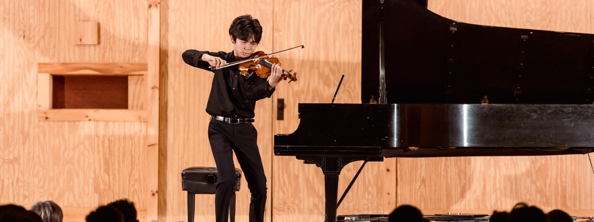 Kento Hong, 2024 Gurrena Fellow and violinist, performs a concert