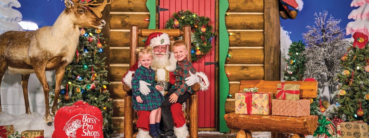 FREE photos with Santa at Bass Pro Shops