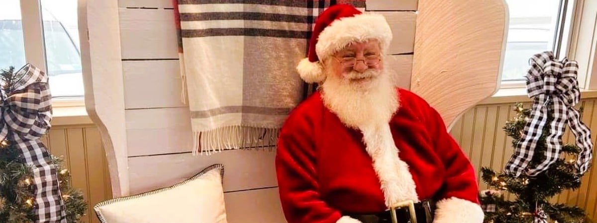 Hot chocolate and stories with Santa!