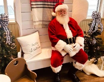 Hot chocolate and stories with Santa!