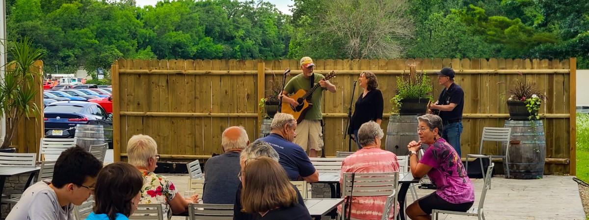 Live music on the outdoor terrace at Artisanal Brew Works restaurant in Saratoga Springs on Friday night
