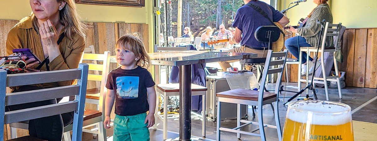 Casual dining and live music in Saratoga Springs at Artisanal Brew Works on Saturday
