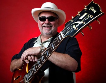 Photo of Duke Robillard