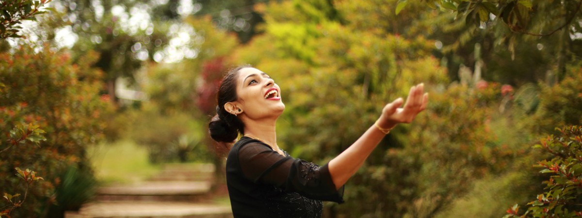 Opera singer in the park