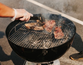 hand BBQing