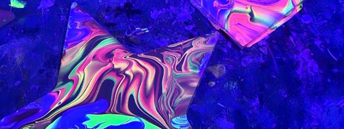 drip art blacklight