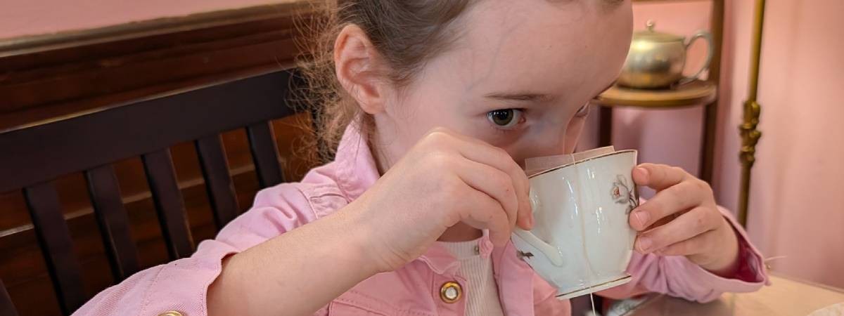 little girl drinks tea