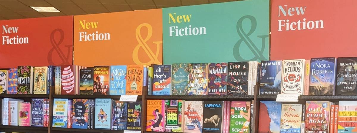 barnes and noble book display