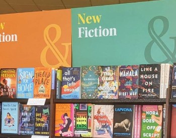 barnes and noble book display